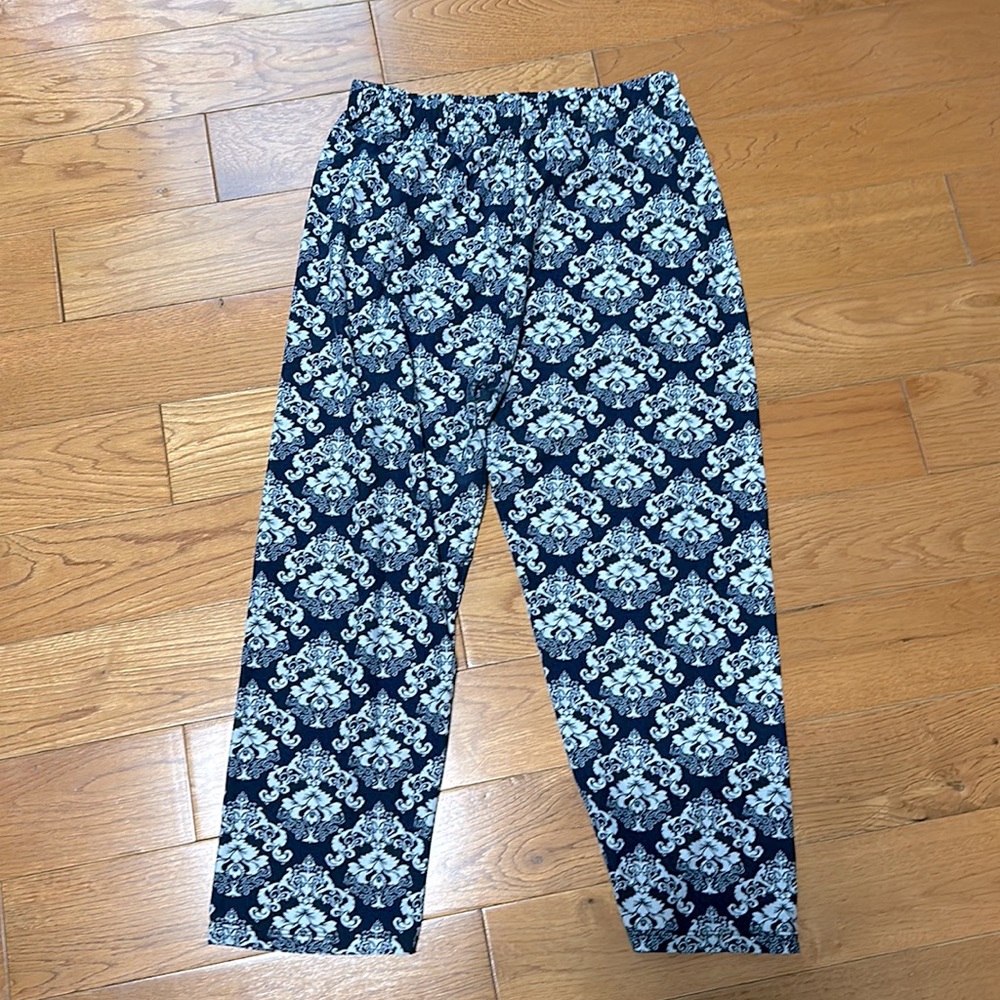 AJ Amelia James Capri Leggings Navy and white